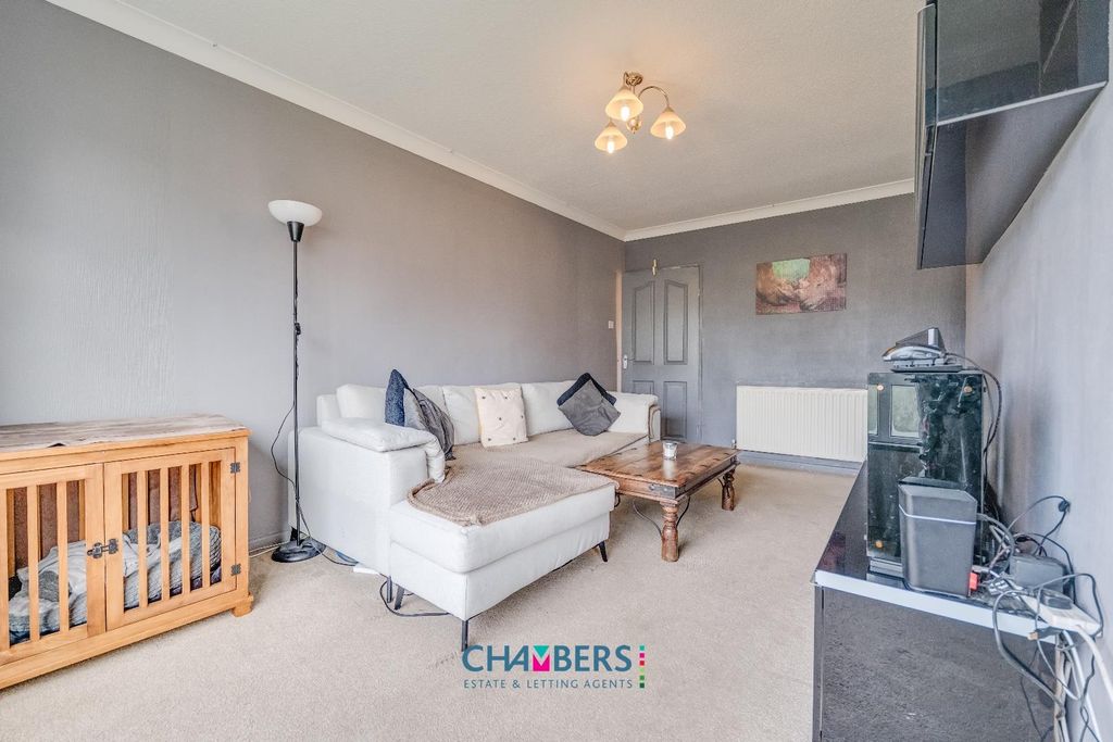 Property photo 2 of 18 Lounge