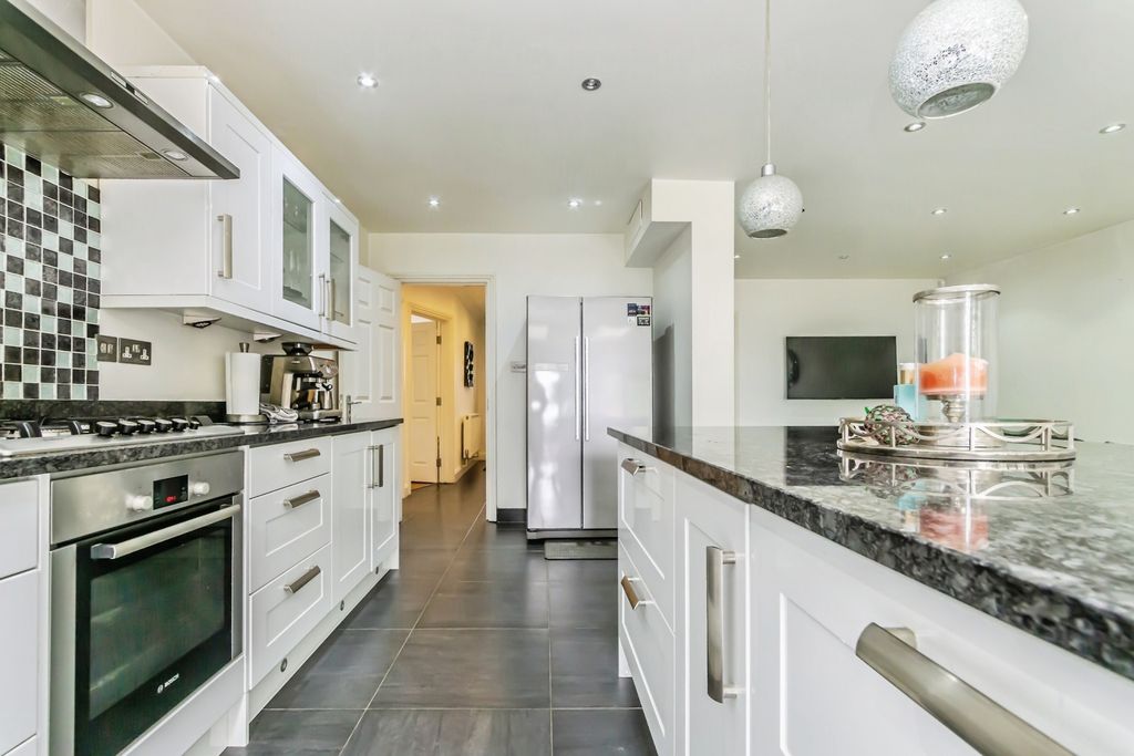 Property photo 3 of 24 Kitchen