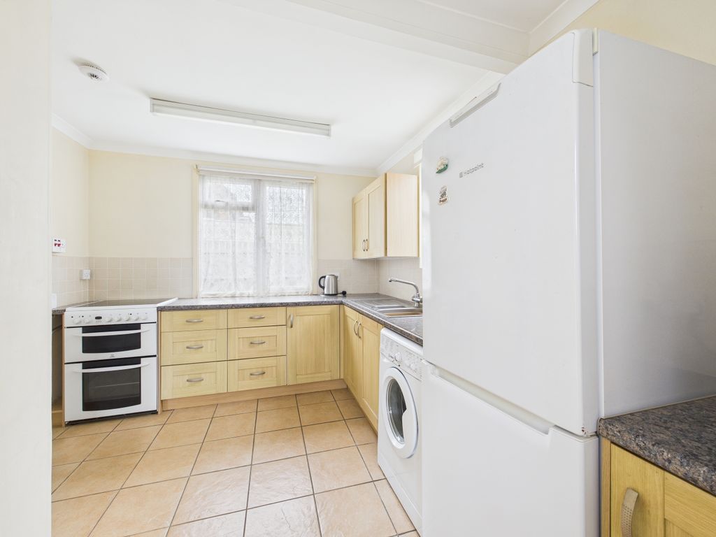 Property photo 3 of 12 Cam01354G0-Pr0480-Still007