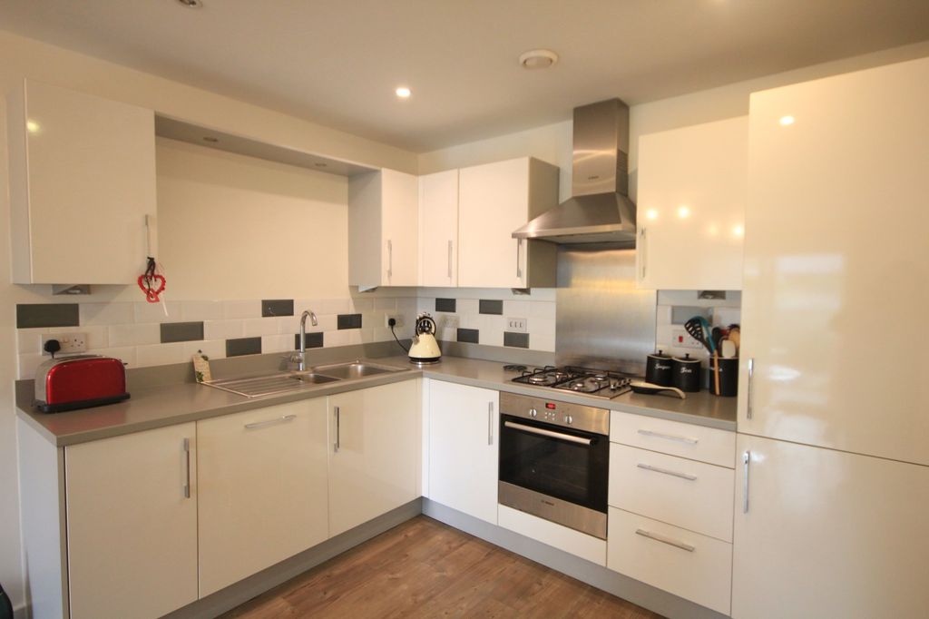 Property photo 3 of 7 Kitchen