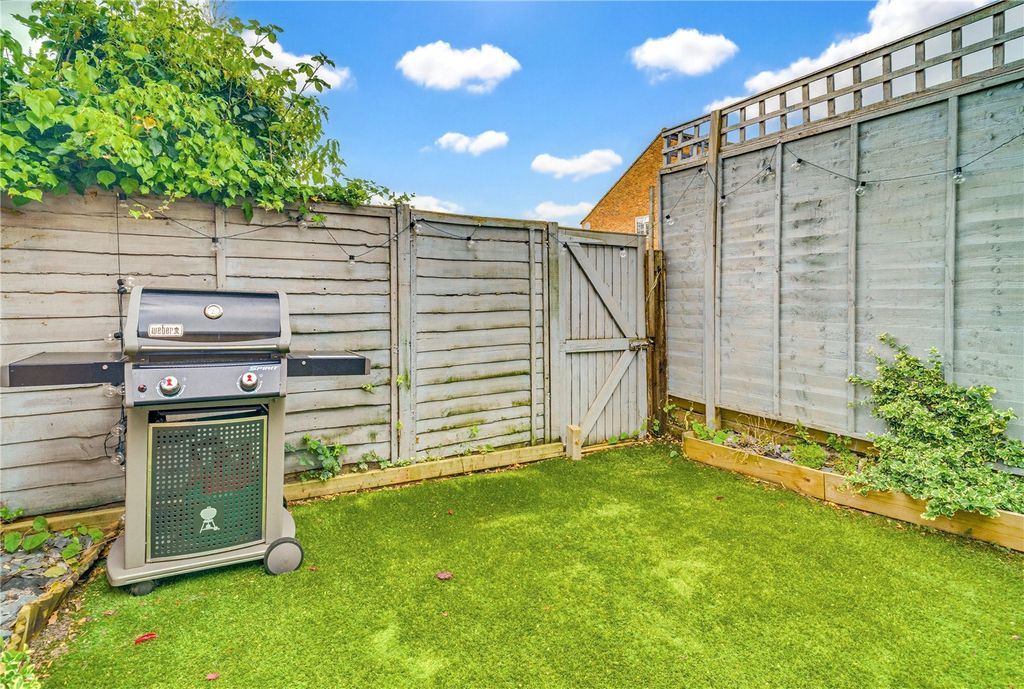 Property photo 3 of 11 Picture No. 27