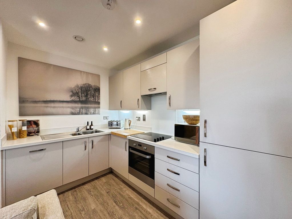 Property photo 2 of 14 Kitchen
