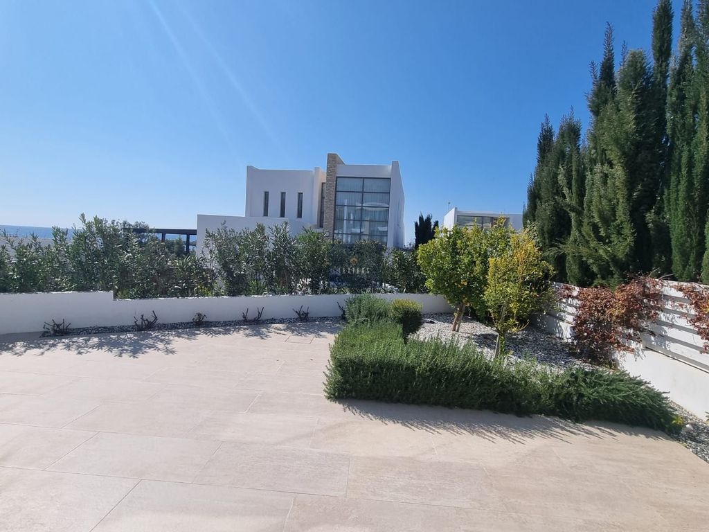 Property photo 2 of 21