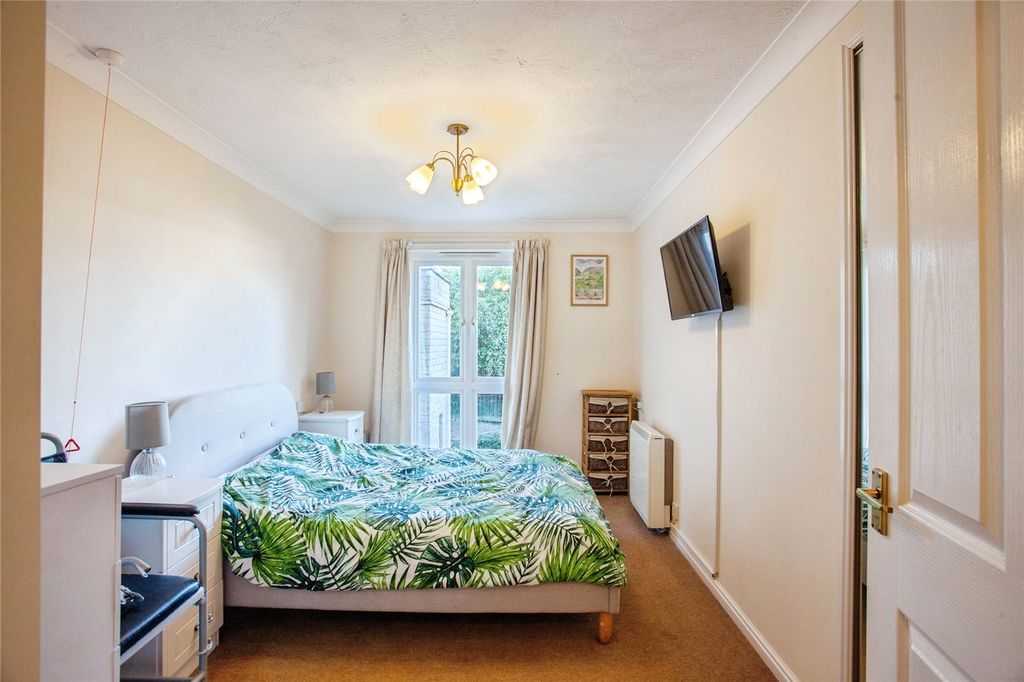 Property photo 2 of 10 Bedroom