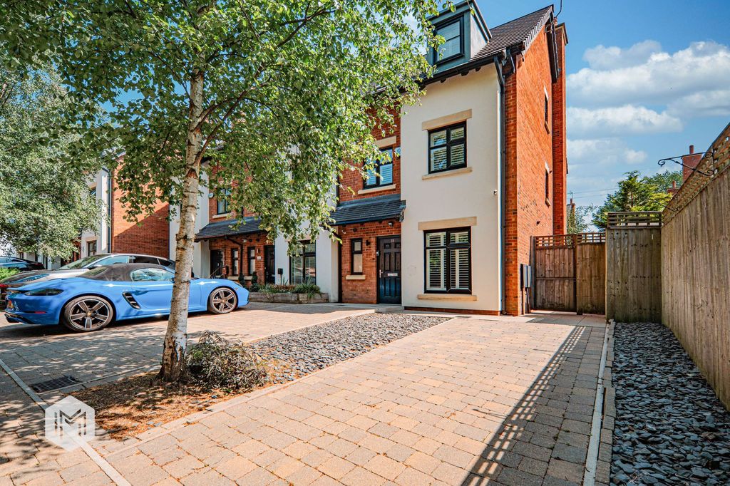 Property photo 1 of 32