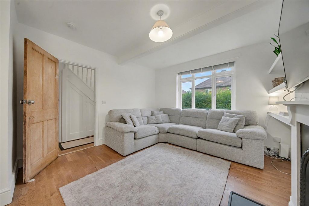 Property photo 2 of 13 55 Westcott Crescent W7 1Pl-6.Jpeg