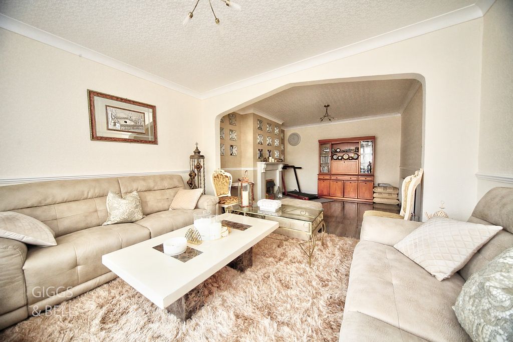 Property photo 3 of 26 4336303