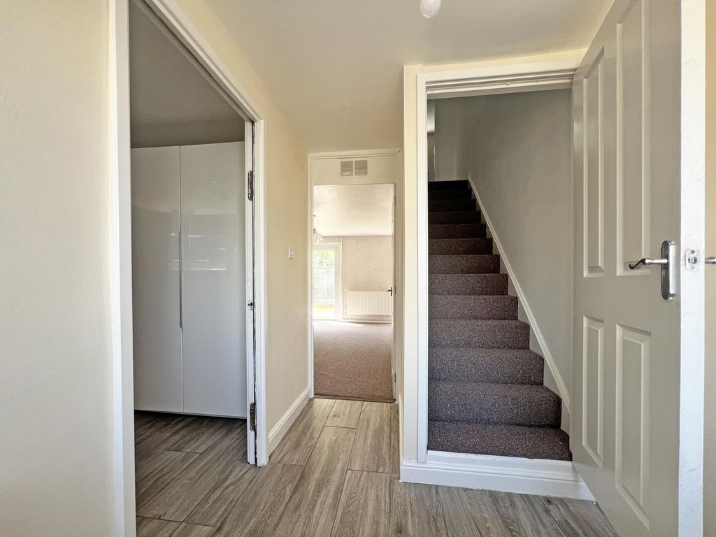 Property photo 3 of 14 Hallway