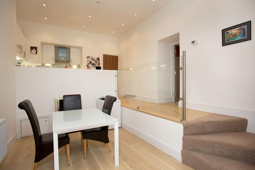 Property photo 2 of 11 Dining Area