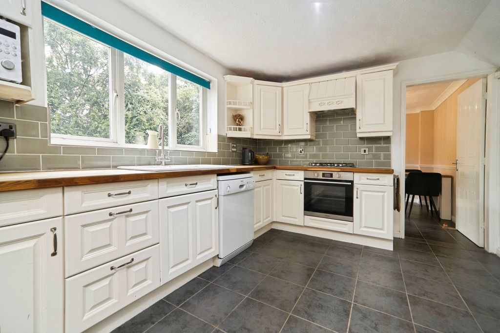 Property photo 2 of 20 Breakfast Kitchen