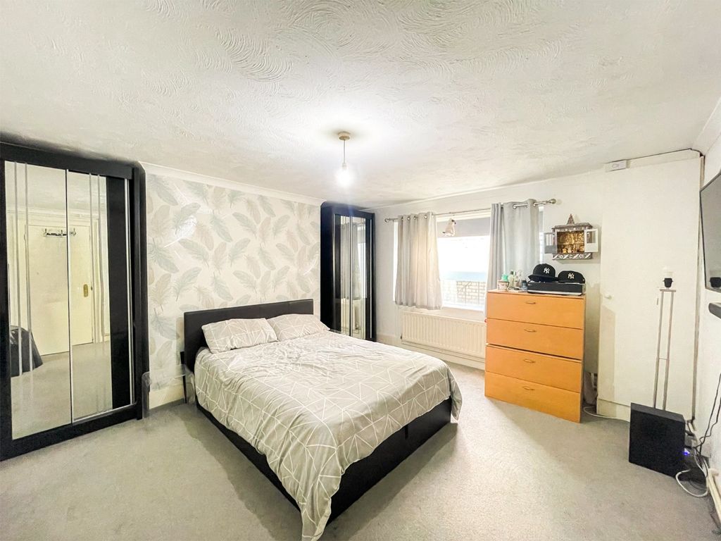 Property photo 2 of 12 3524824