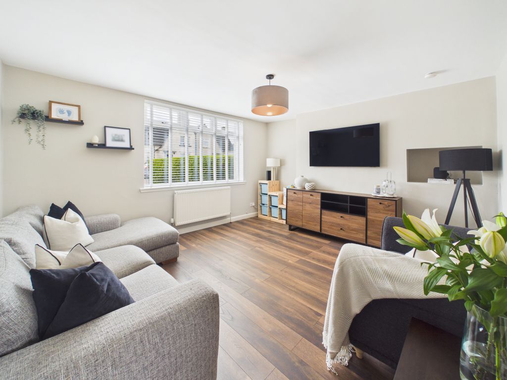 Property photo 2 of 27