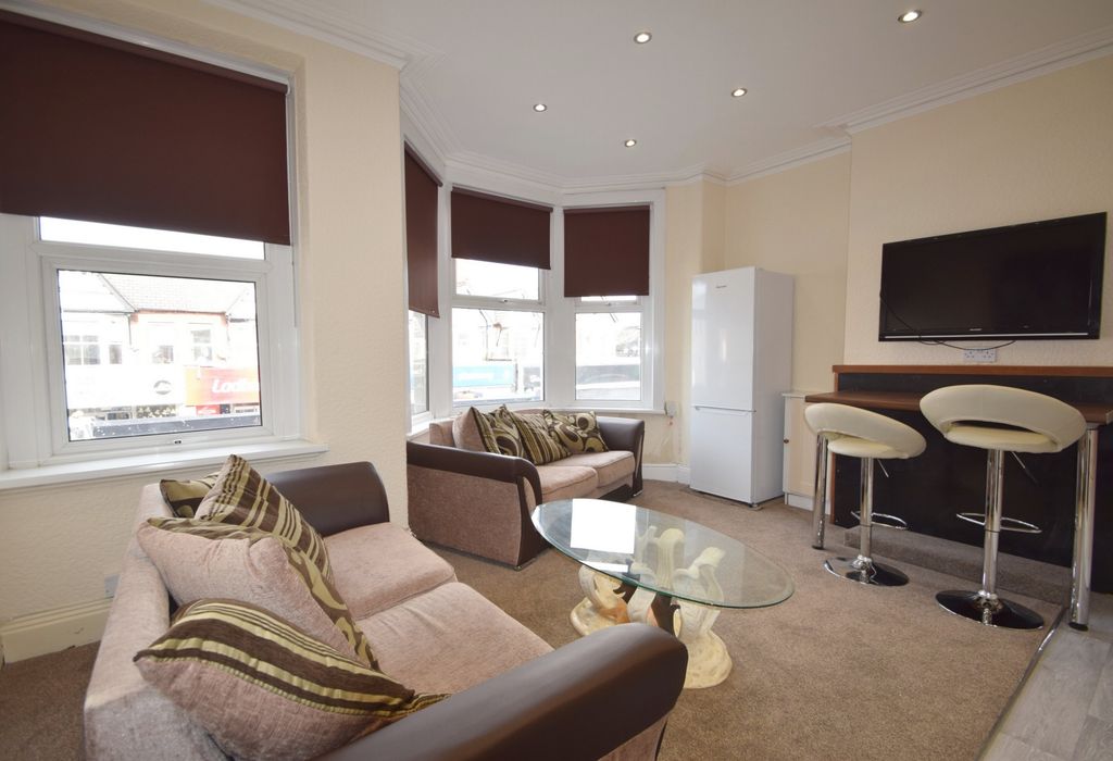 Property photo 1 of 10 Photo 3