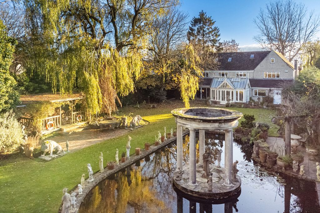 Property photo 1 of 11