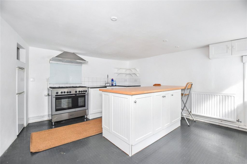 Property photo 3 of 22 Picture No. 04