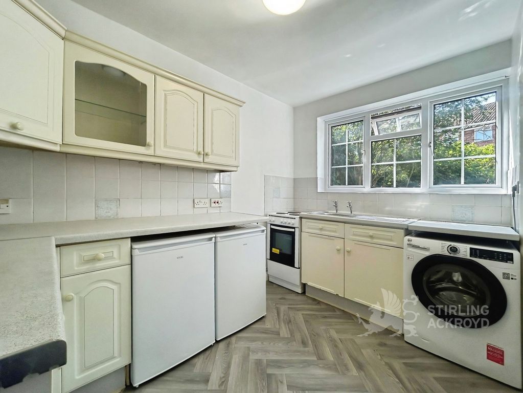 Property photo 3 of 6 Kitchen