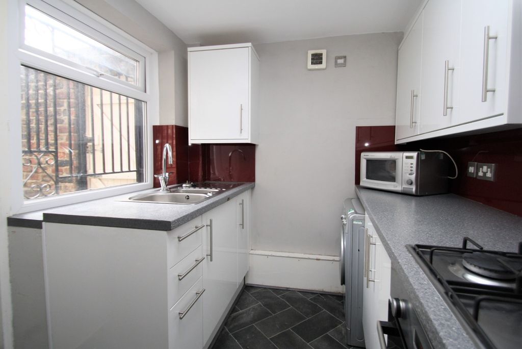 Property photo 3 of 13 3987502