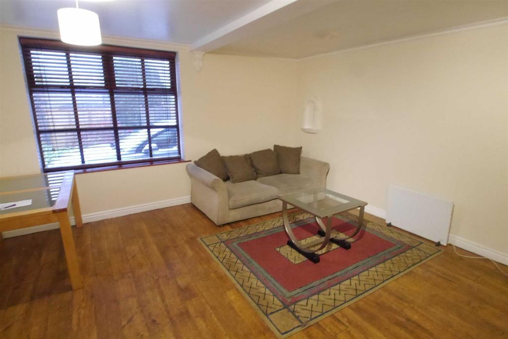 Property photo 2 of 6