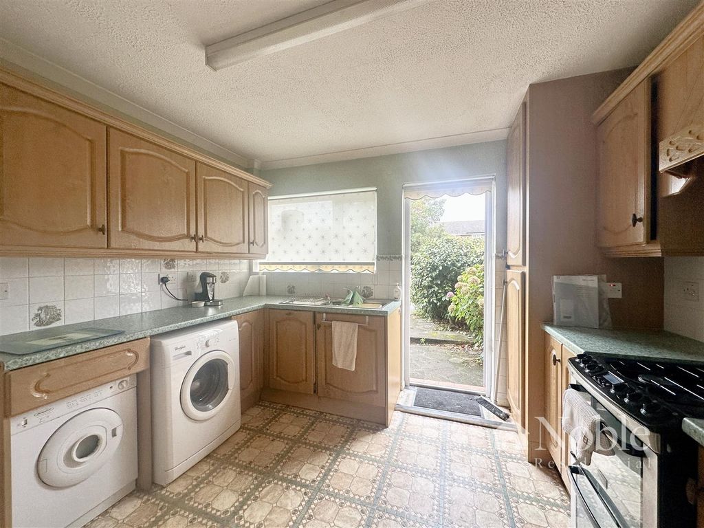 Property photo 3 of 11 Kitchen/Breakfast Room