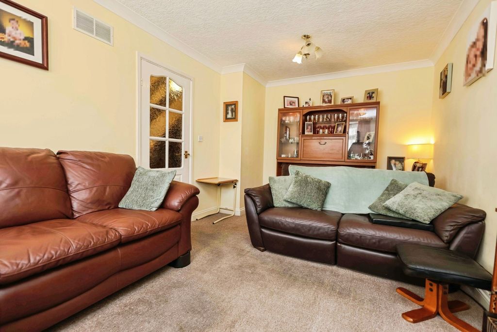 Property photo 2 of 17 Photo