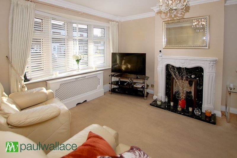 Property photo 3 of 11 Lounge