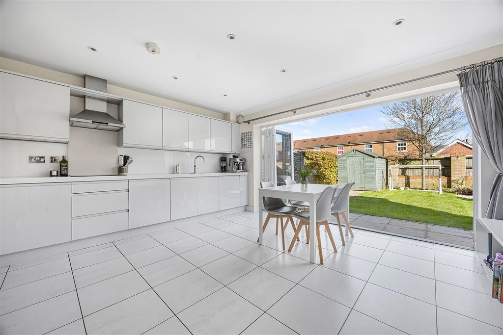 Property photo 2 of 20