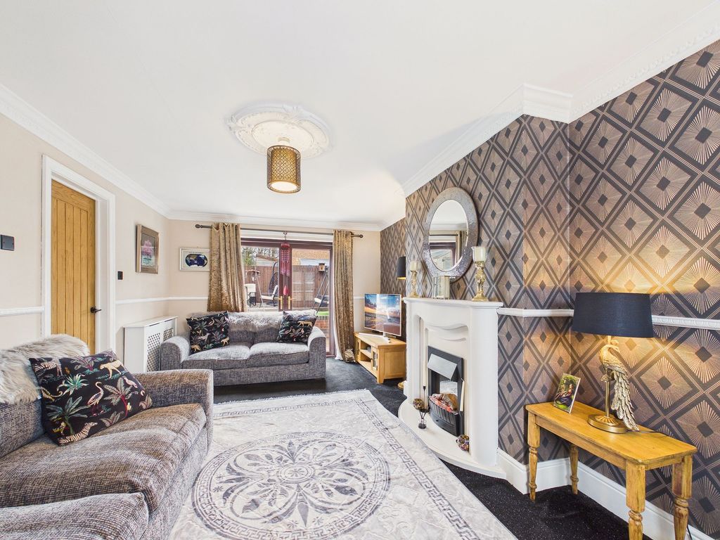 Property photo 2 of 11 Lounge