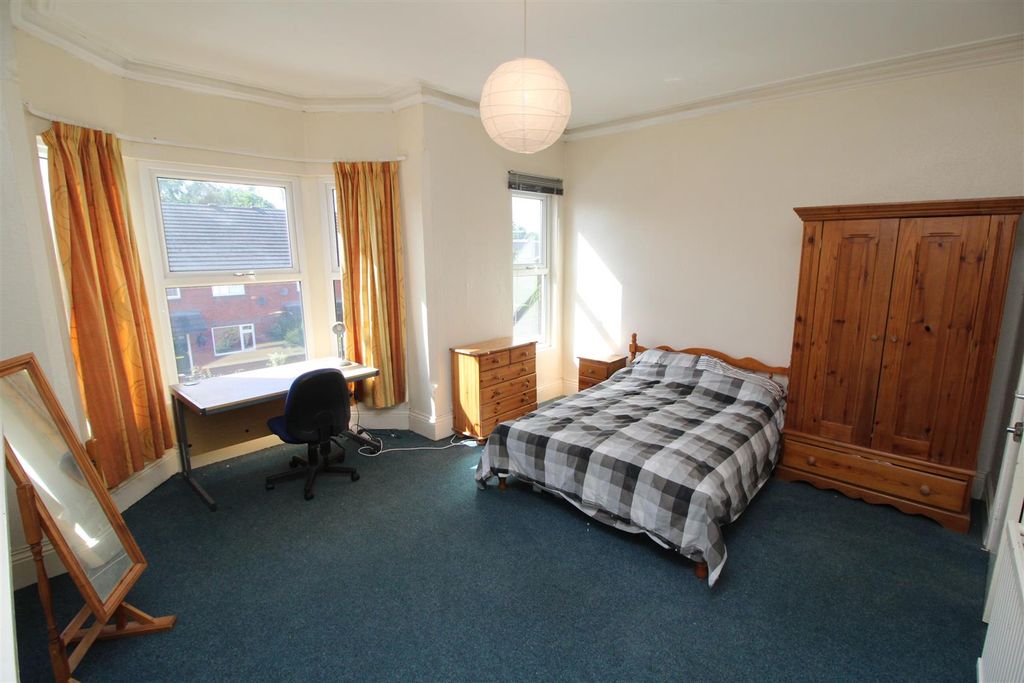 Property photo 2 of 9 Student Props 92Nsv4.Jpg