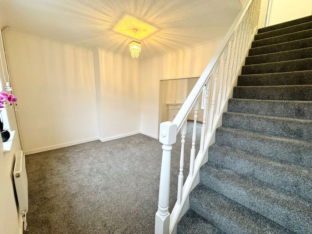 Property photo 2 of 12 Easington8