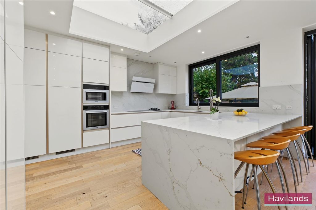 Property photo 3 of 31 41 Hillfield Park, London N21 3Qj-With Watermark-2