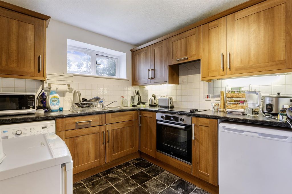 Property photo 3 of 11 Kitchen.Jpg