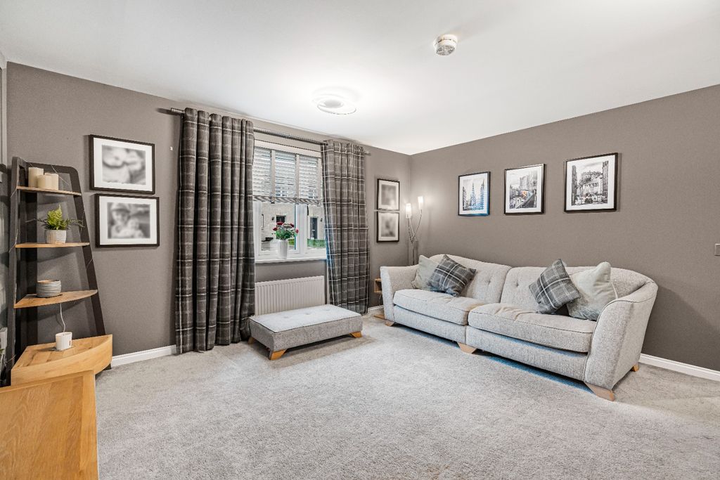 Property photo 2 of 44 4825095