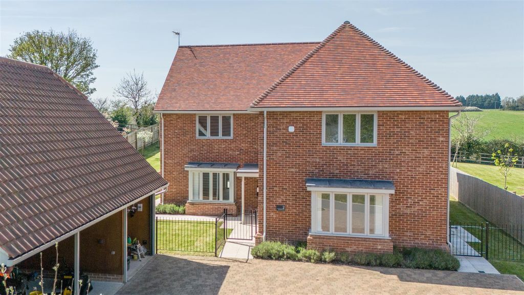 Property photo 3 of 38 Entrance &amp; Driveway