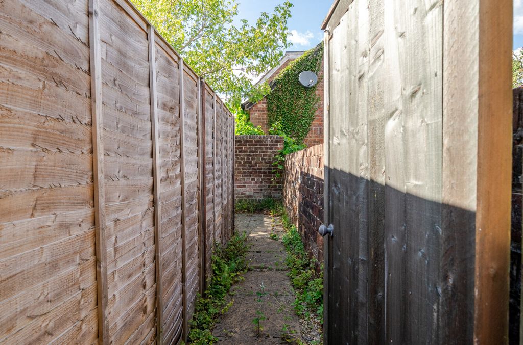 Property photo 2 of 9 1321376-3-686Bf82...