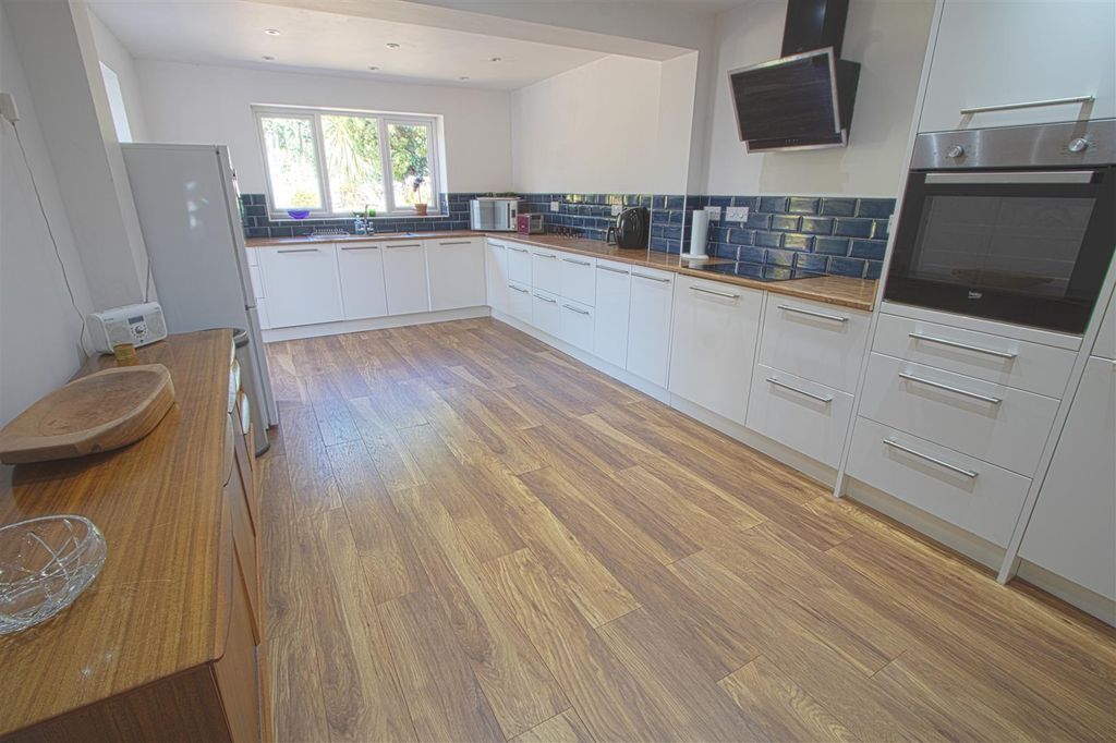 Property photo 3 of 16 Kitchen1.Jpg