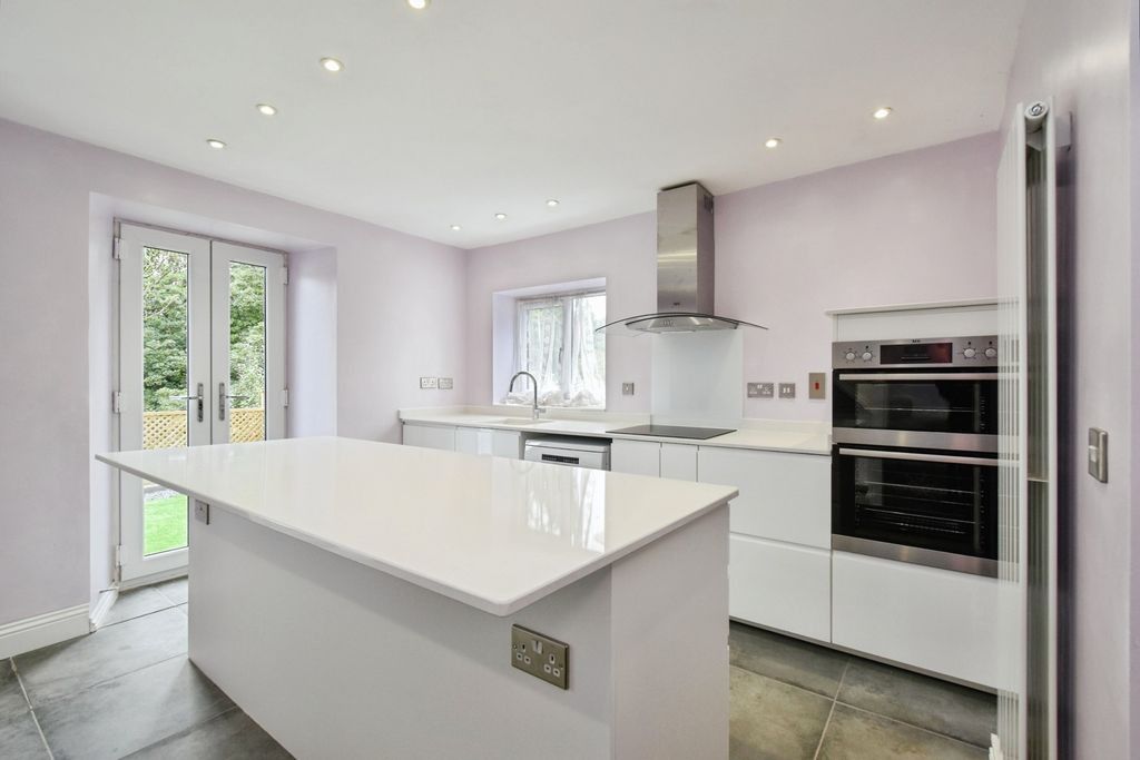 Property photo 3 of 18 Pbox-Img.Jpg