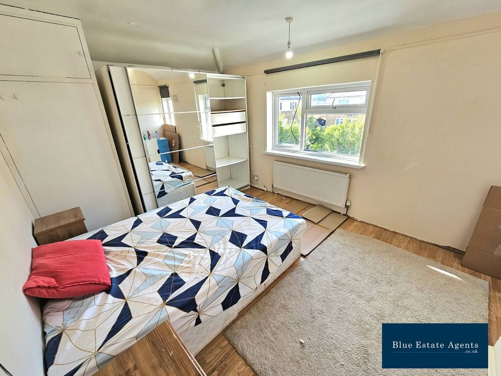Property photo 3 of 6 Master Bedroom