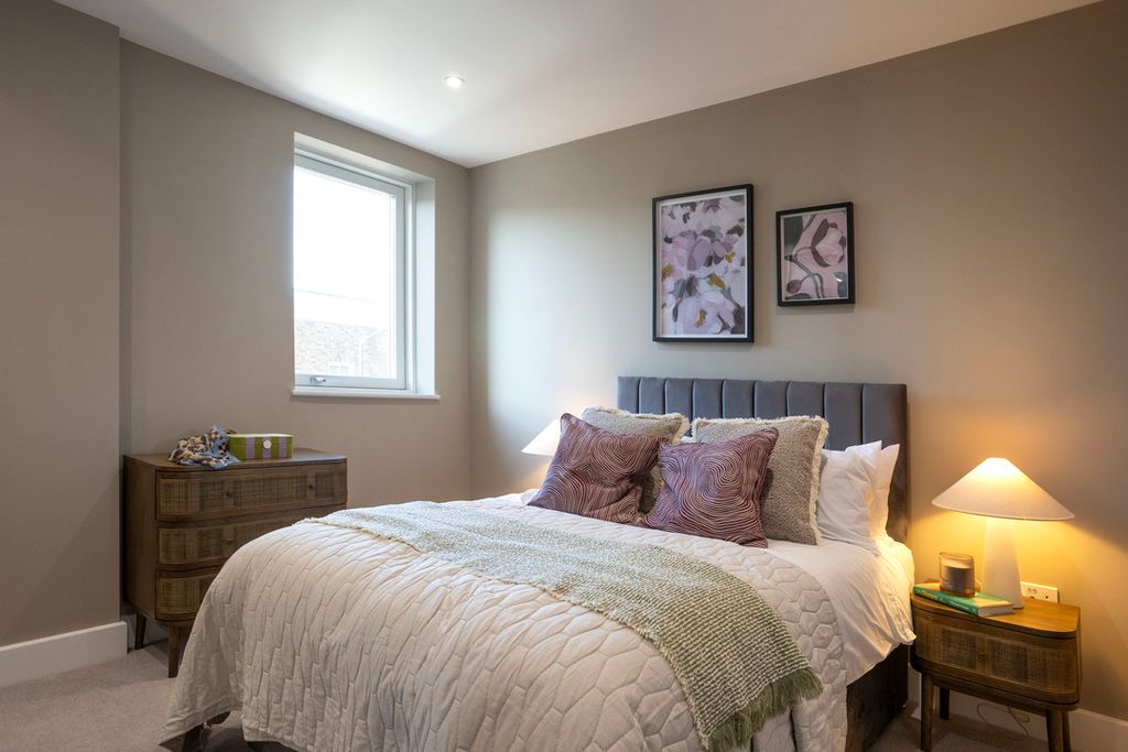 Property photo 3 of 7 Show Apartment