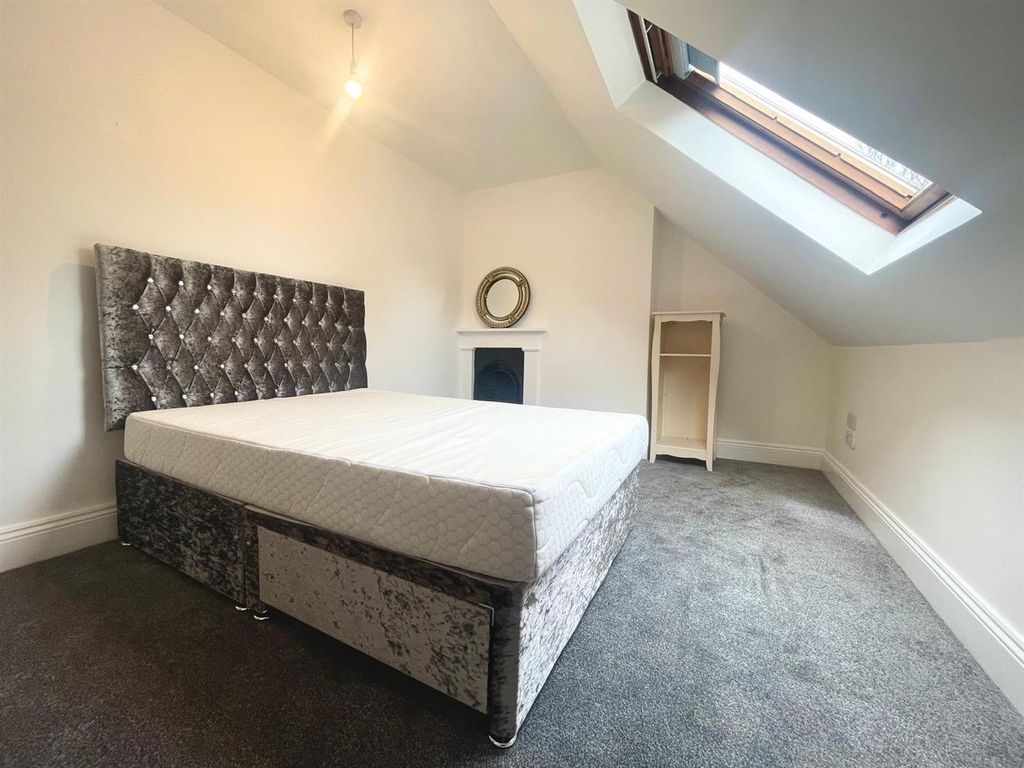 Property photo 2 of 12 Master Bedroom..Jpeg