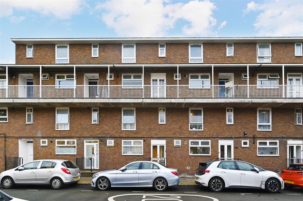 Property photo 1 of 13 Pigott-Street (14).Jpg