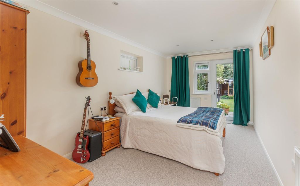 Property photo 3 of 26 Spacious Bedroom With Doors To Garden