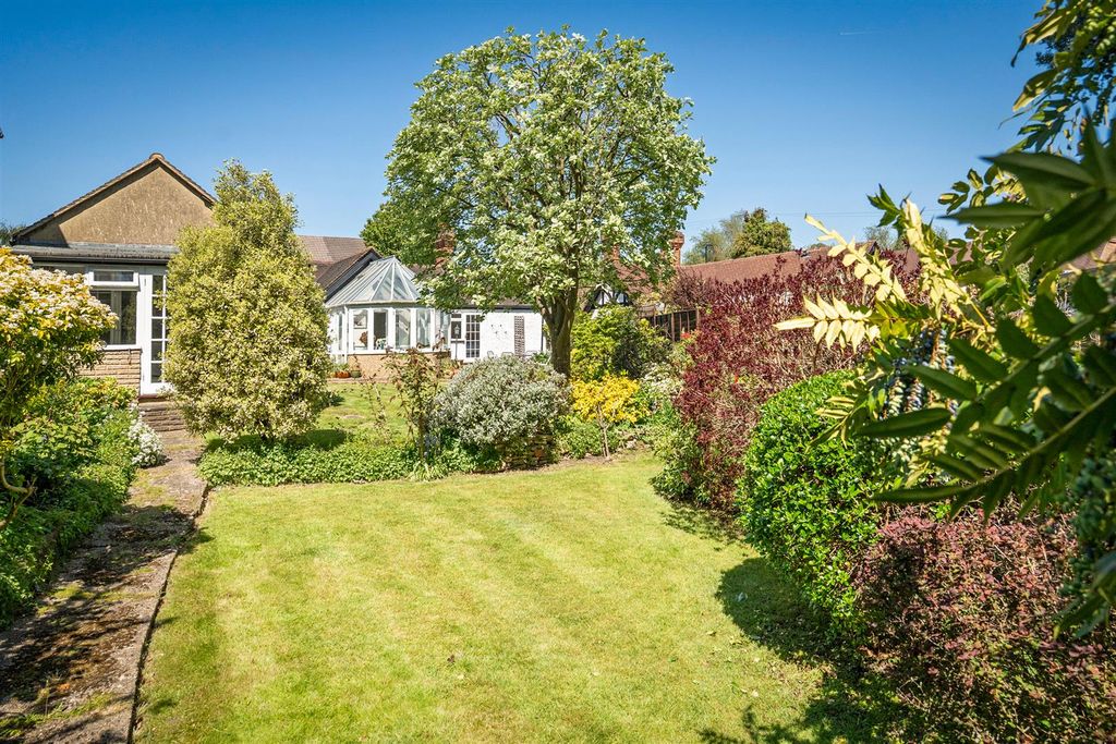 Property photo 2 of 16 Garden