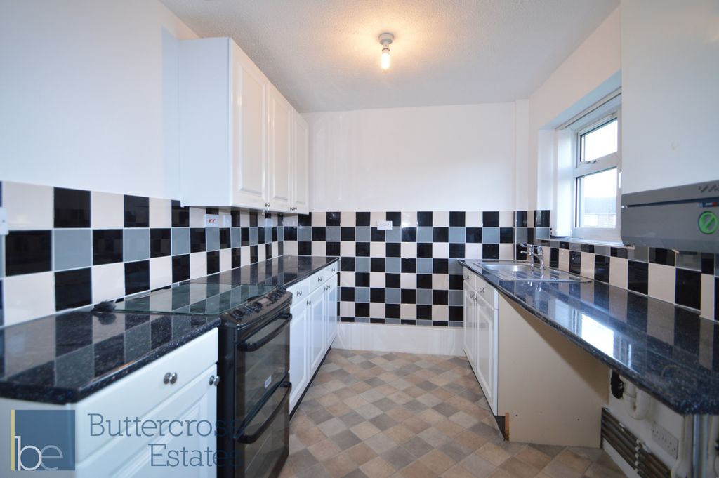 Property photo 1 of 10 Kitchen