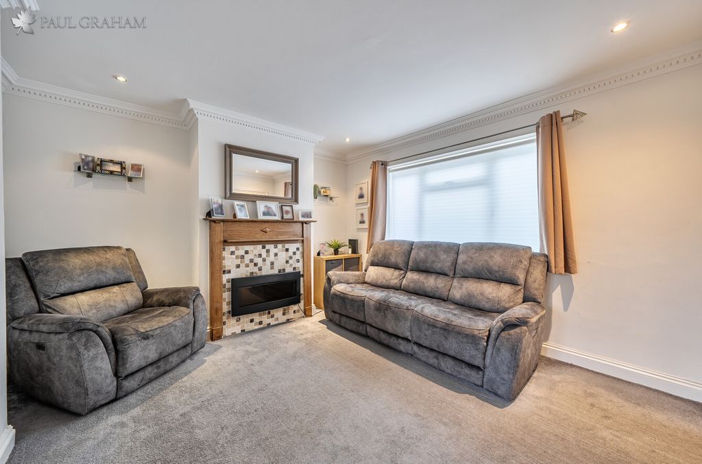 Property photo 3 of 22 027A798E-181d-4333-Bca2-Cb03515158d6