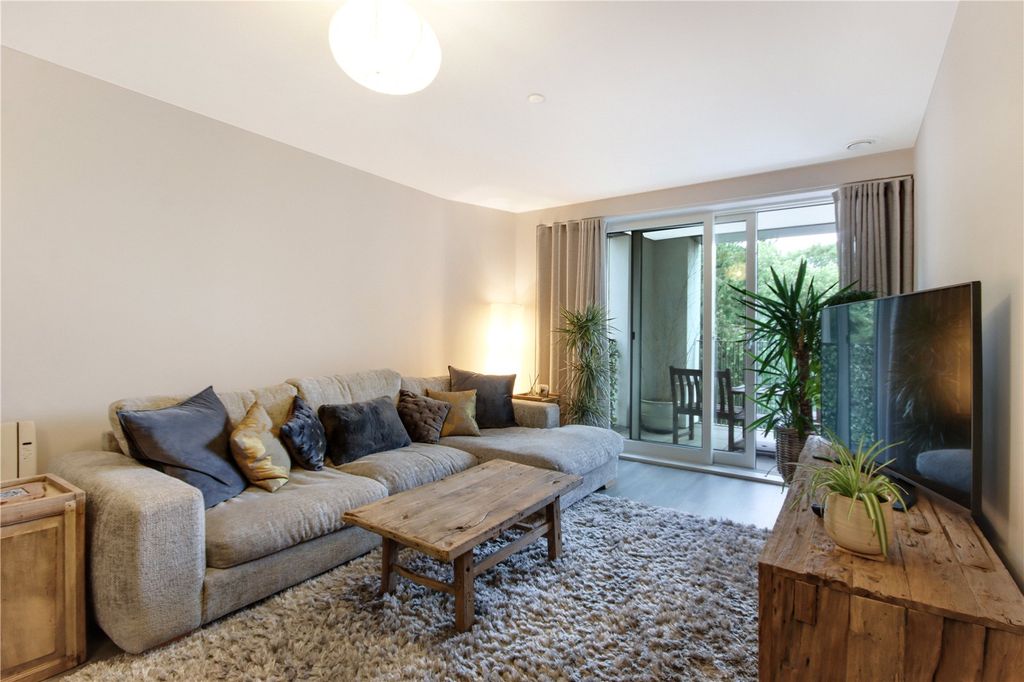 Property photo 3 of 10 Sitting Room