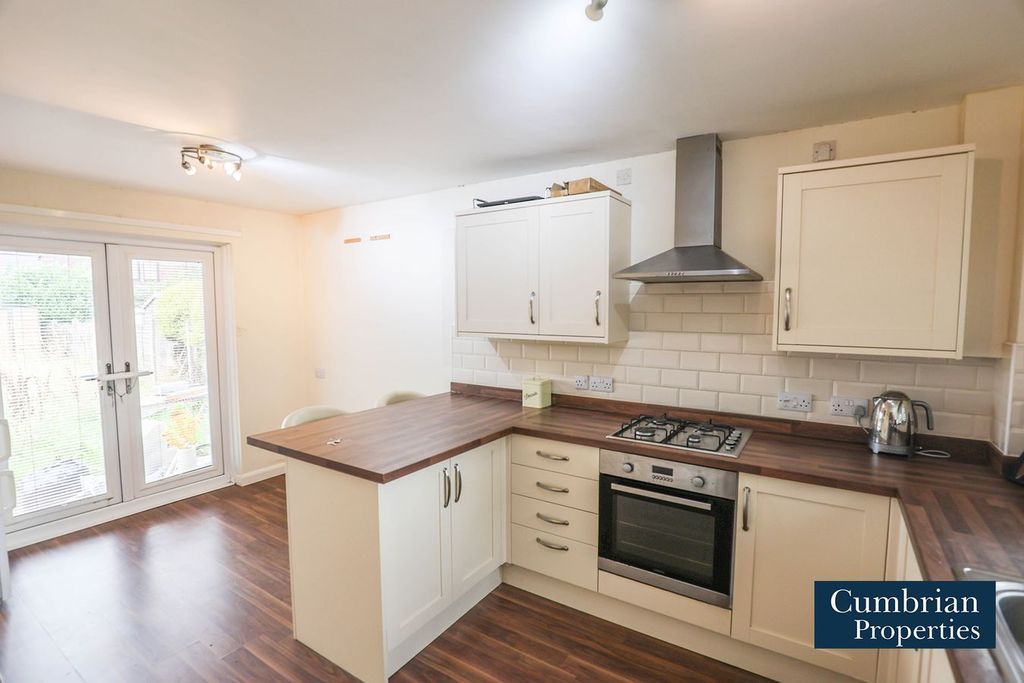 Property photo 2 of 10 Dining Kitchen