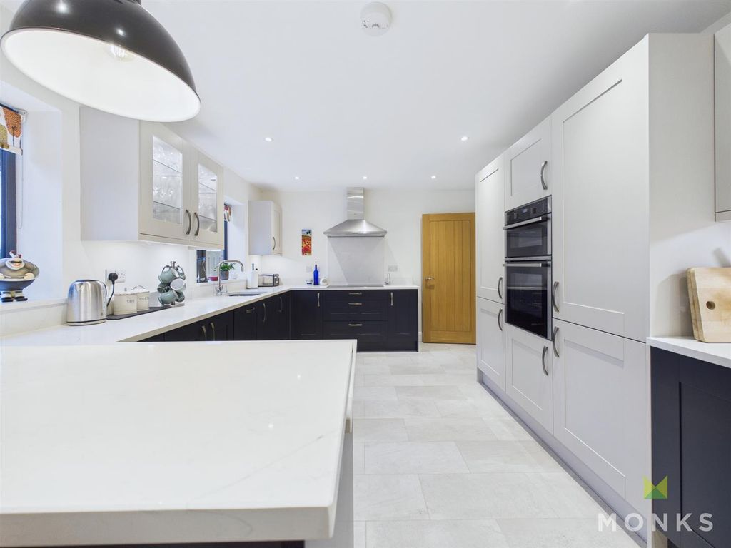 Property photo 3 of 26 Cam01420G0-Pr0829-Still016.Jpg