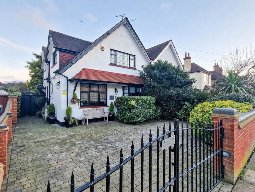 Property photo 1 of 17 Front (Exterior)