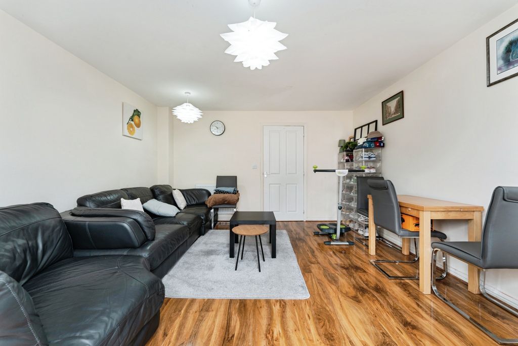 Property photo 3 of 20