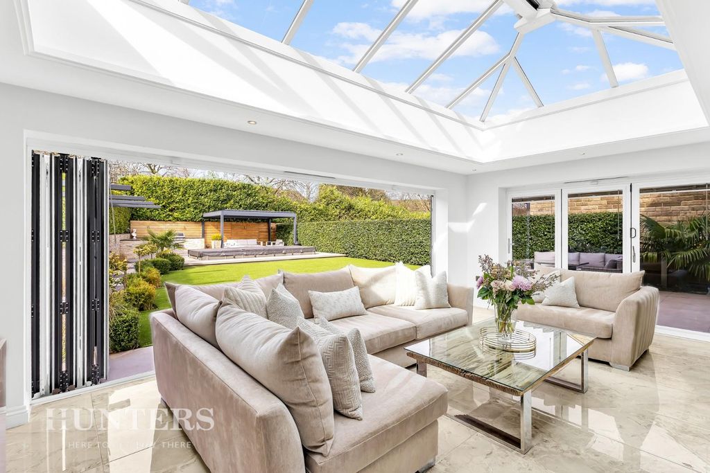 Property photo 3 of 48 Orangery